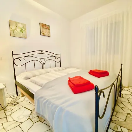 Buresso Apartment Porto Valtravaglia